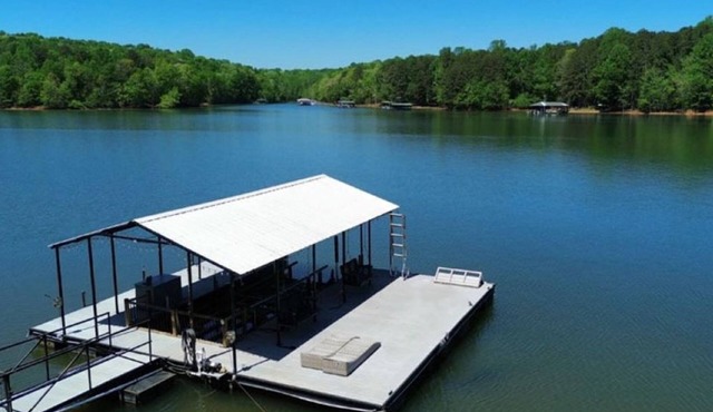 Spacious 5BR Lakefront home with hot tub, ping pong, private dock