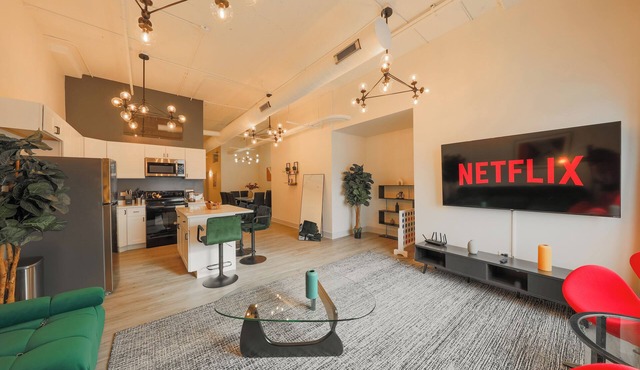 Spacious 5BR Luxury Suite Near McCormick Place, Soldier Field & Grant Park