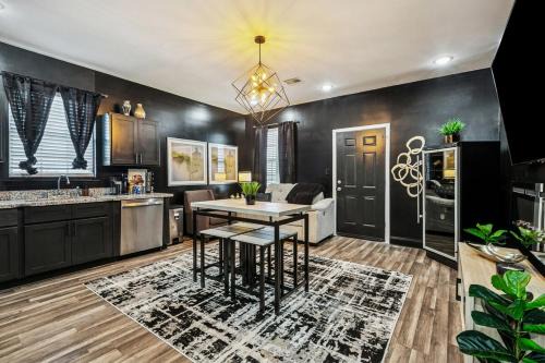 Spacious 5BR NOLA Loft Perfect for Groups