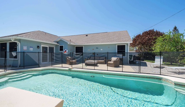 Spacious 5BR Pool Oasis Near Disney Resort