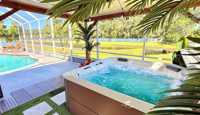 Spacious 5BR Private Home Private Pool & Salt Water Spa Minutes from Beaches