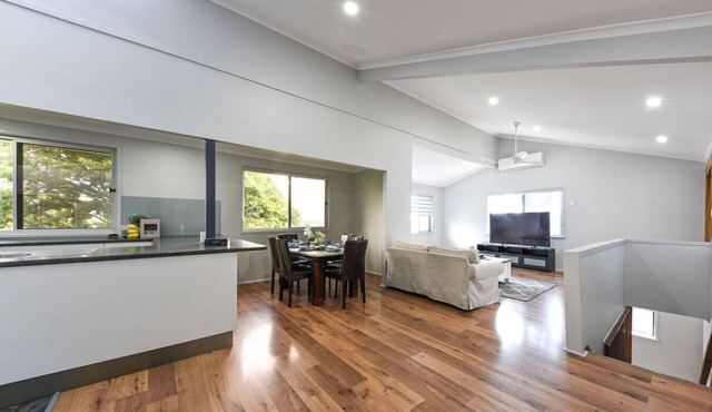 Spacious 5BR Retreat w/Balcony Near Hotspots