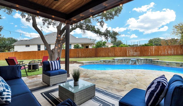 Spacious 5BR Retreat with Pool & Outdoor Games