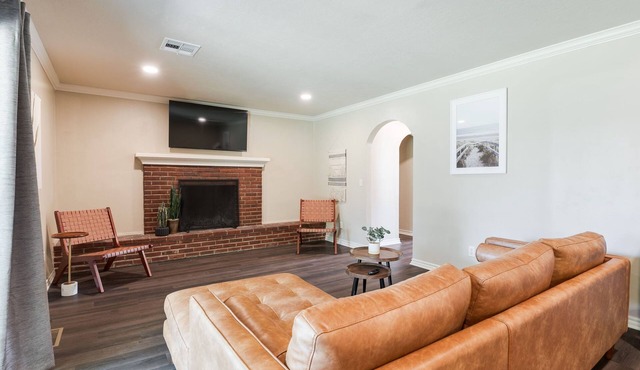 Spacious 5BR Retreat Near Lake Hefner – Sleeps 12 + 2 car Garage
