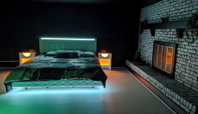 Spacious 5BR Retreat with Pool, Fireplaces & Multi-Game Table – Northside Bliss!