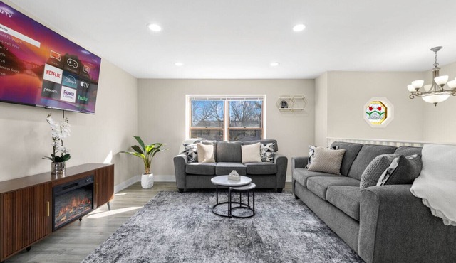 Spacious 5BR Retreat 8 Beds Pet-Friendly