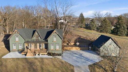 Spacious 5BR Retreat w Game Room Huge Drive & Private Setting