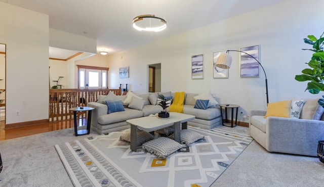 Spacious 5BR Retreat w/Beautiful Views,3 King 2 Full 1 Queen bed, AC in Johnston
