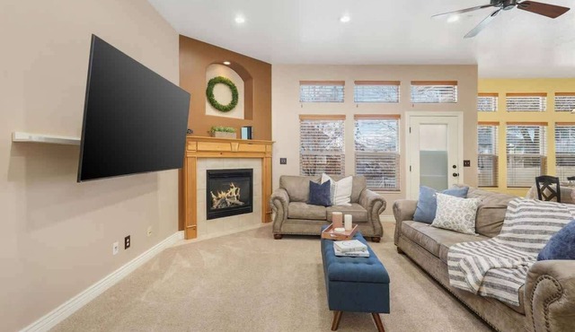 Spacious 5BR Retreat with Game Room, PS5 & Garage