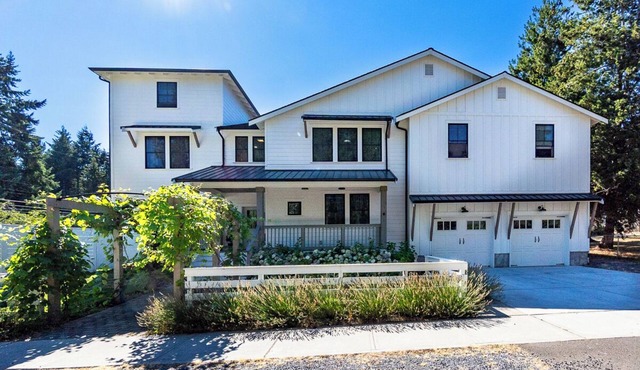 Spacious 5BR Shoreline Home Near Seattle – Perfect for Large Groups