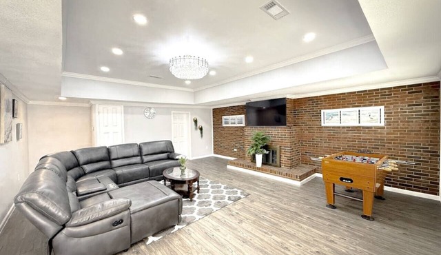 Spacious 5BR Beach Villa -1 Minute to Beach