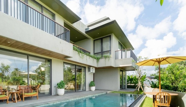 Spacious, 5BR Villa with a Rice Field View in Ubud