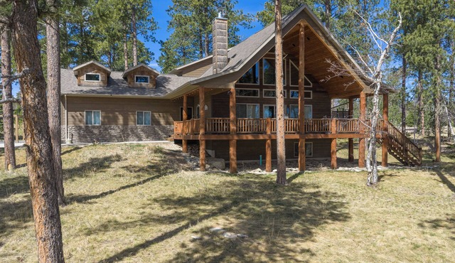 Spacious 5BR w/Large Covered Deck, and Hot Tub Minutes to Deadwood!