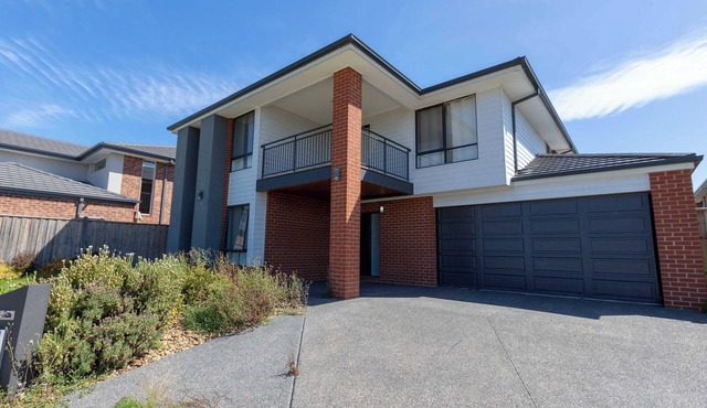 Spacious 5BR Waterfront Home|Workspace|Golf|City Views