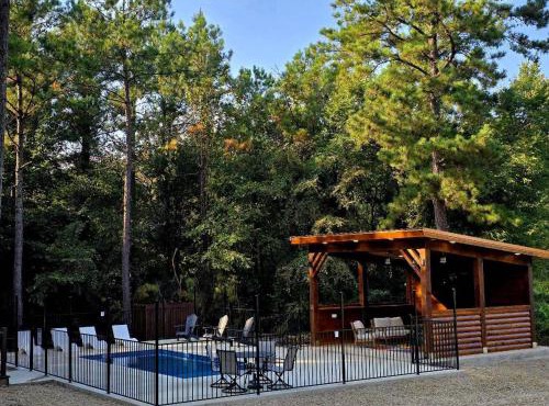 Spacious 5BR with Pond - Hot Tub - Games - Sleeps 19