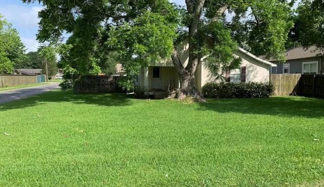 Spacious 5BRs for Rent in Groves!