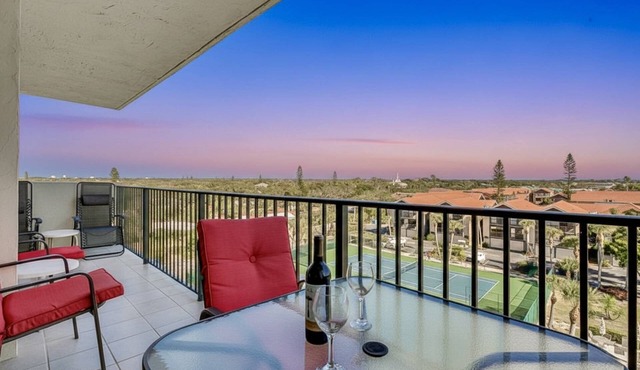 Spacious 5th-Floor Condo with Floor-to-Ceiling Views | Steps to Siesta Key Beach | Pool & Amenities!