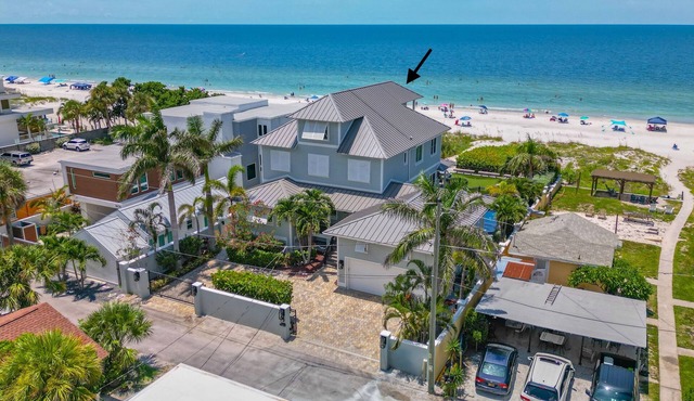 Spacious 6-bedroom Oceanfront Beach house w/private pool in Indian Rocks Beach