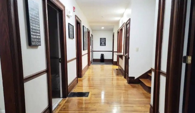 Spacious 6 BD Home w/ Ramp/Wi-Fi/ 7 min Downtown