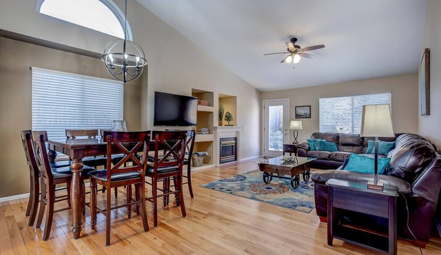 Spacious 6 Bdr Family Home near Park & Recreation Center