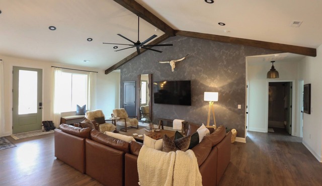 Spacious 6-Bdrm House w/Pickleball Court in Charming Greer