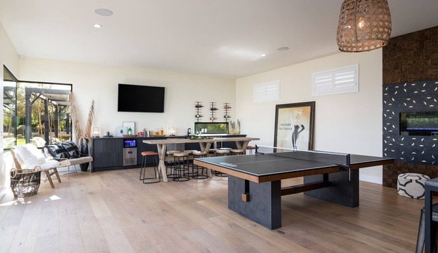 Spacious 6-bdrm Resort home in Scottsdale , Sleeps 16+ fitness room, Pickleball