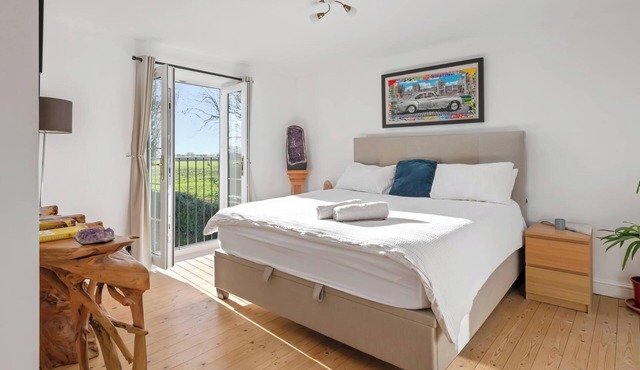 Spacious 6-Bed Countryside Home Surrounded by Nature