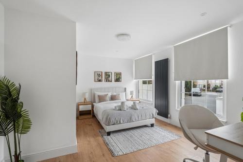 Spacious 6-Bed En-suite Home, 5-Min Walk to Tube