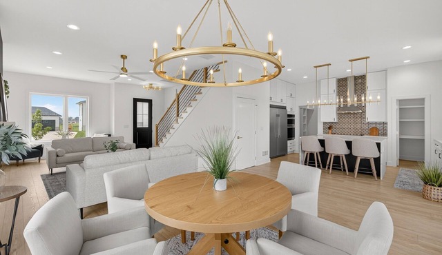 Spacious 6 bed home minutes from Palms Theater, shops and restaurants.