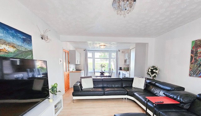 Spacious 6-Bed Home with Driveway