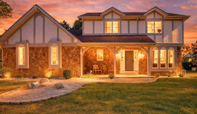 Spacious 6-Bed Luxury Home Near Notre Dame