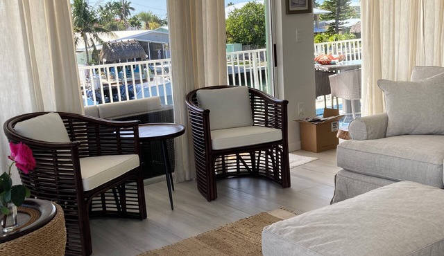 Spacious 6-bedroom- 2 kitchen Duplex in beautiful Key Colony Beach