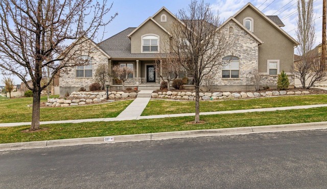 Spacious 6-bedroom house in gorgeous Saratoga Springs