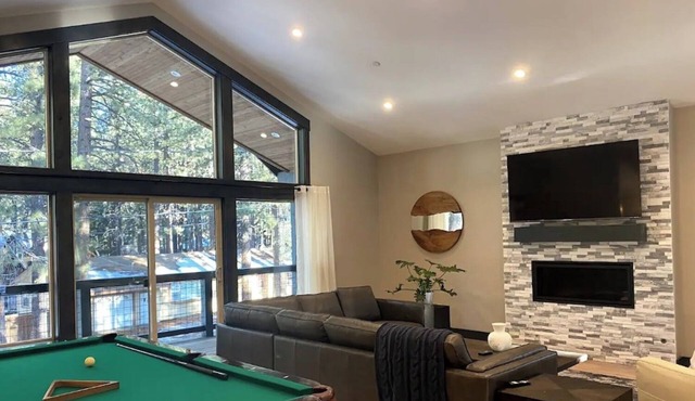 Spacious 6-bedroom Newer house in lovely South Lake Tahoen30 day stays or longer