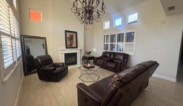 Spacious 6-bedroom house in beautiful American Canyon with AC