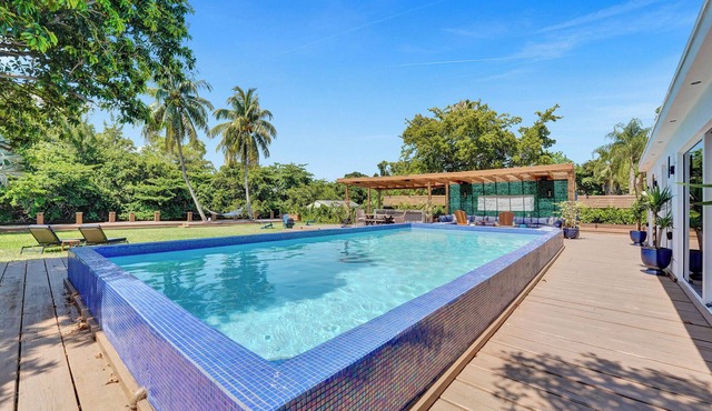 Spacious 6-bedroom villa - with Outdoor Oasis - Pool in charming Fort Lauderdale