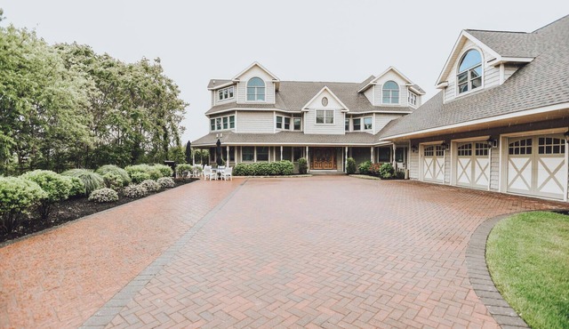 Spacious 6 Bedroom Waterfront Villa in Lower Township with AC, WiFi