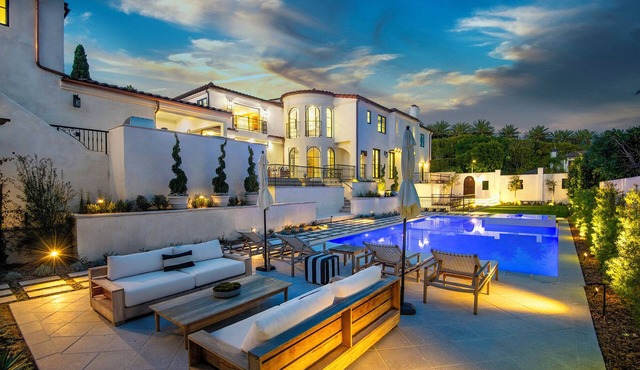 Spacious 6-bedroom house with pool and fitness room in brilliant Beverly Hills