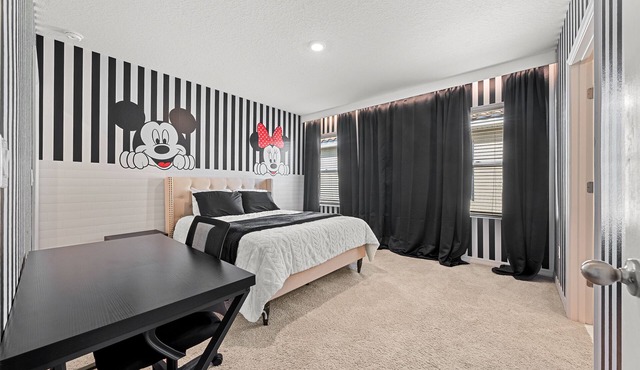 Spacious 6-bedroom 5.5 baths Sleeps 16 with a Private Heated Pool/Spa