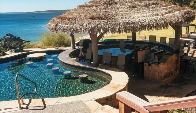 Spacious 6-bedroom/7 bathroom Lakeside house on Lake Texoma.