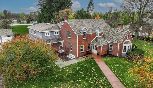 Spacious 6- Bedroom Beautifully Updated Farmhouse Convenient Private Yard Arcade