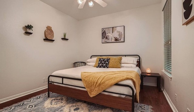 Spacious 6-bedroom Duplex w/Pool Mins FC Stadium/Domain