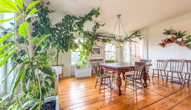 Spacious 6-Bedroom Farmhouse with Stunning Mountain Views