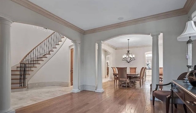 Spacious 6-bedroom house in fabulous Birmingham with WiFi, AC, fitness room