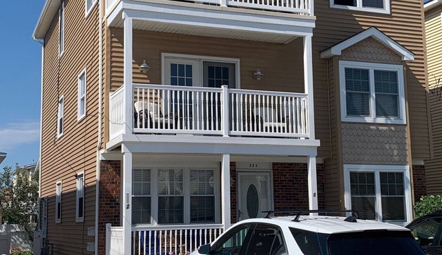 Spacious 6-bedroom Home 3 story in tranquil Brigantine with close acces to beach