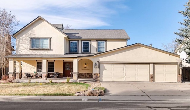 Spacious 6-bedroom house - Country Club Golf Course Retreat
