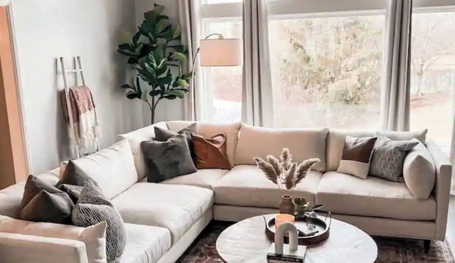 Spacious 6-bedroom house with a fitness room and hot tub in lovely Fort Wayne.