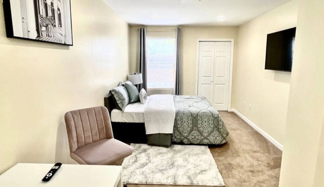 Spacious 6-bedroom house with AC, WiFi in awesome Washington
