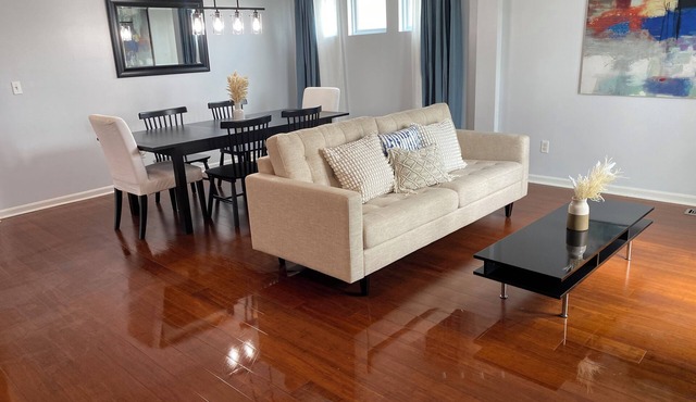 Spacious 6-Bedroom Home Near Columbus, Sleeps 17, Perfect for Large Groups
