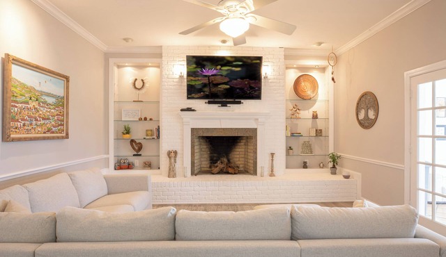 Spacious 6-bedroom house with WiFi, AC in marvelous Homestead.